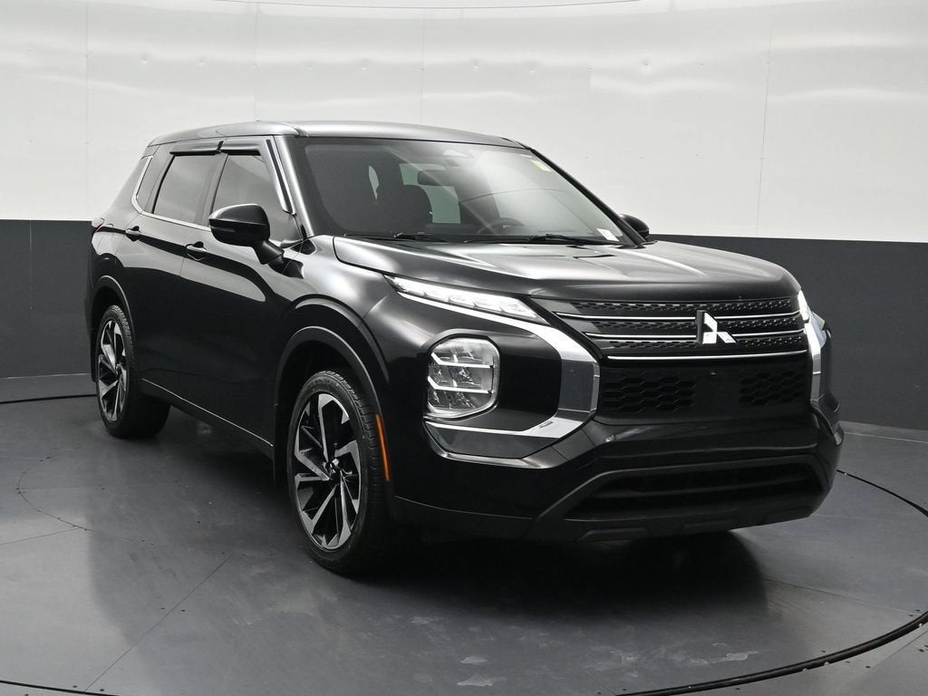 2022 Mitsubishi Outlander ES