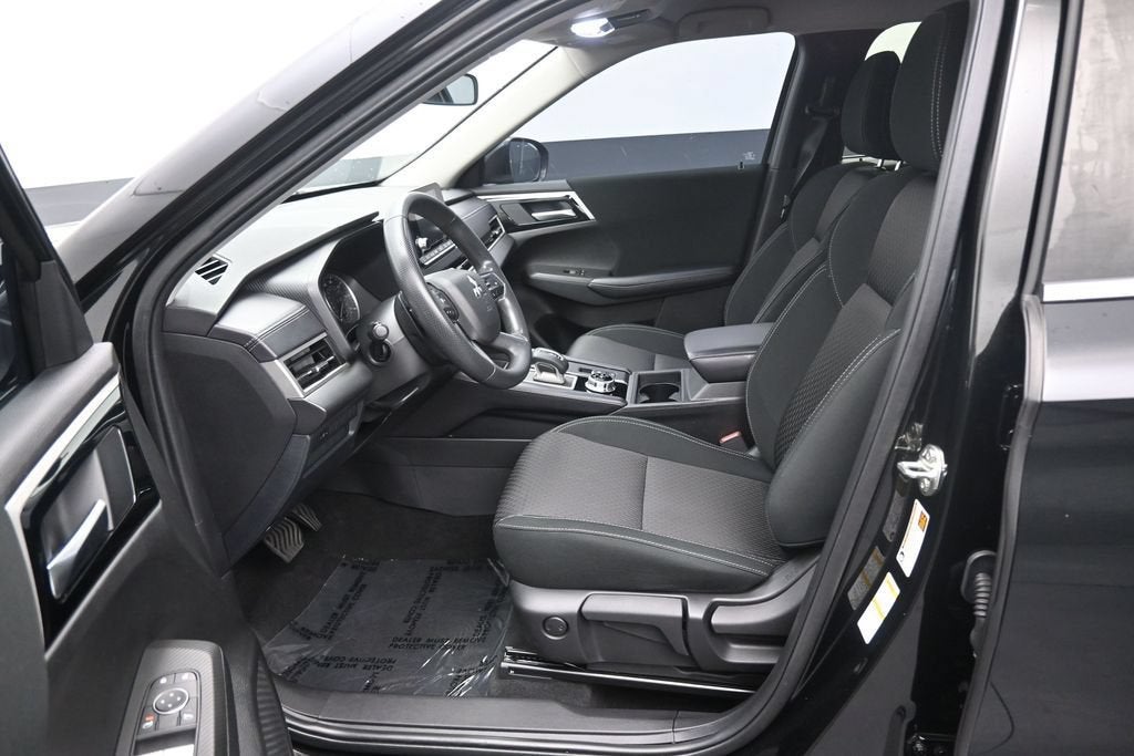 2024 Mitsubishi Outlander ES