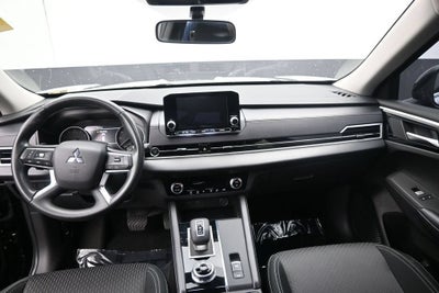 2024 Mitsubishi Outlander ES