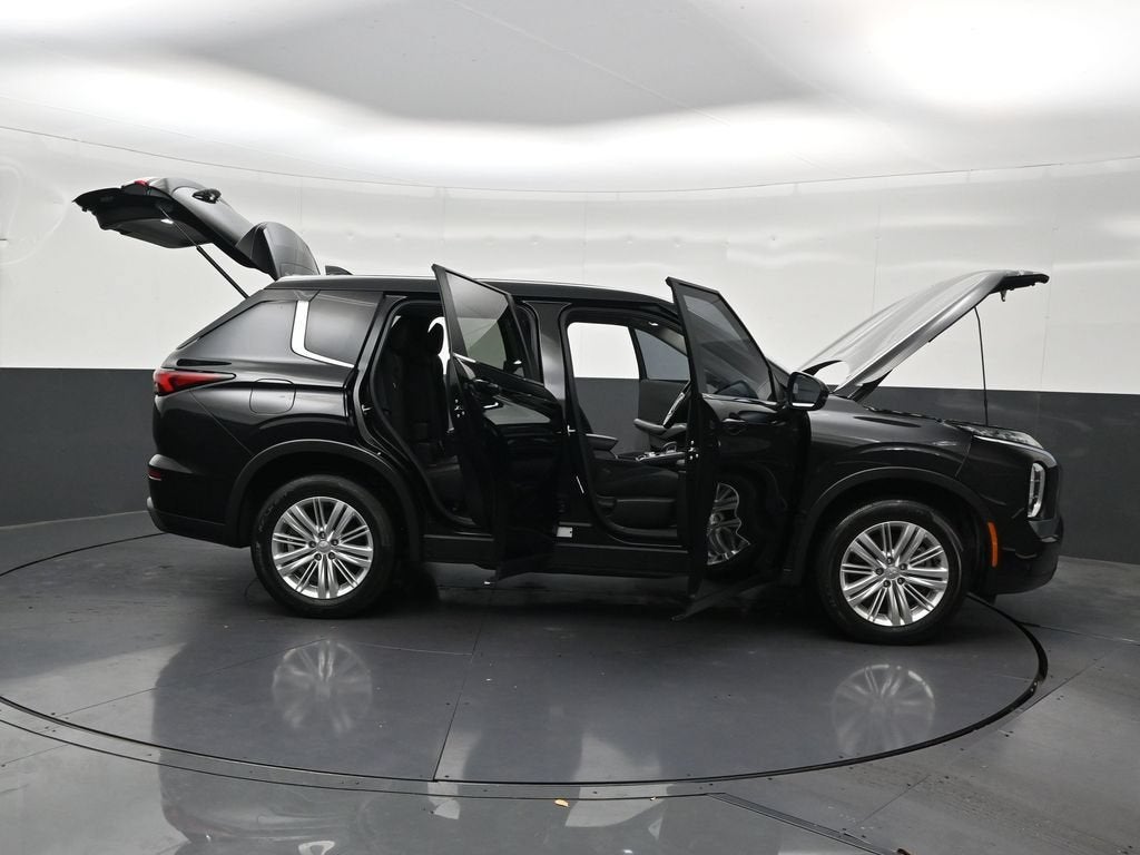 2024 Mitsubishi Outlander ES