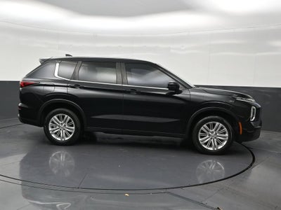 2024 Mitsubishi Outlander ES