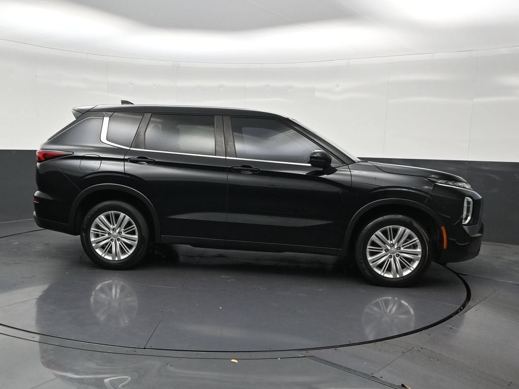2024 Mitsubishi Outlander ES