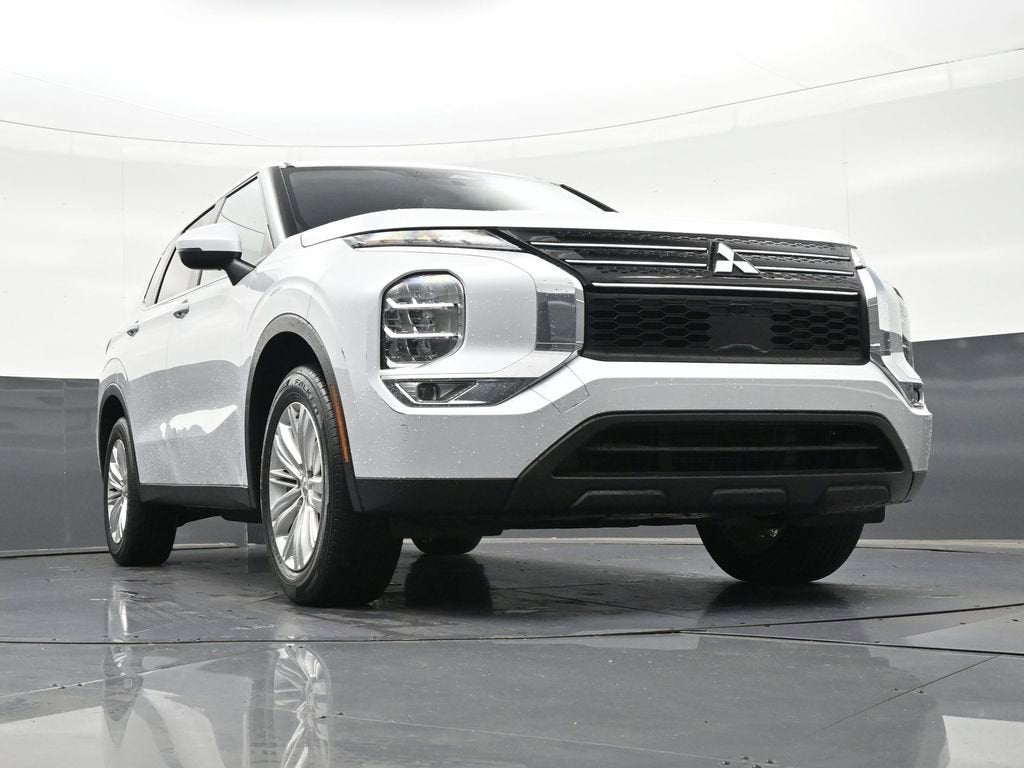 2024 Mitsubishi Outlander ES
