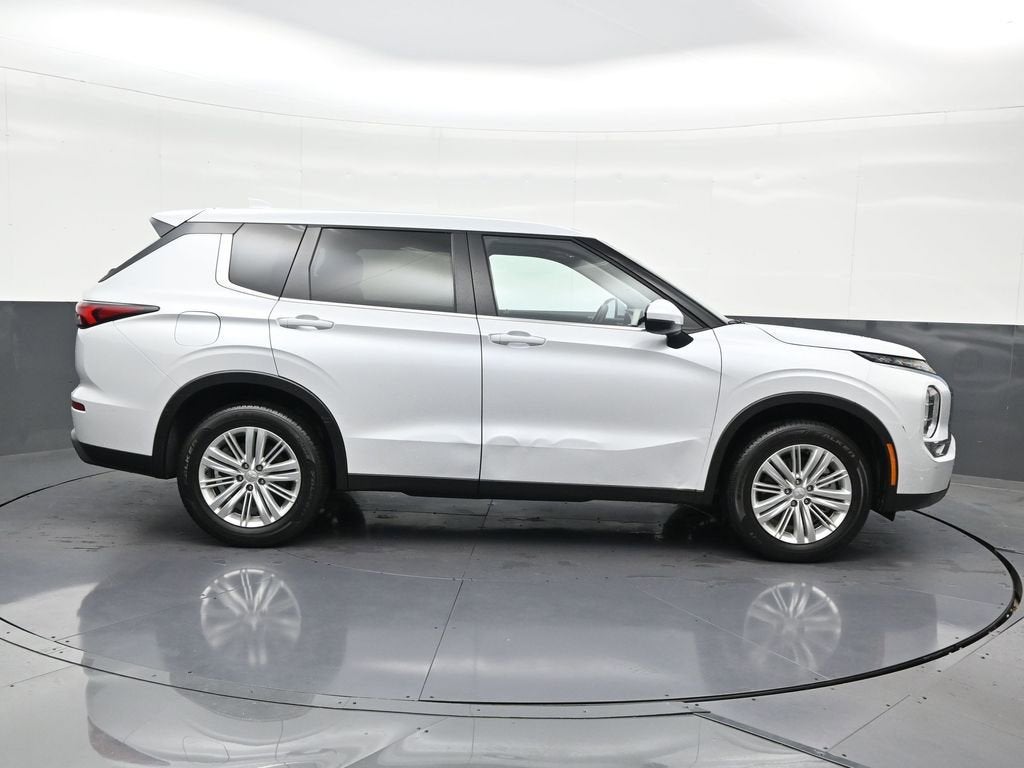 2024 Mitsubishi Outlander ES