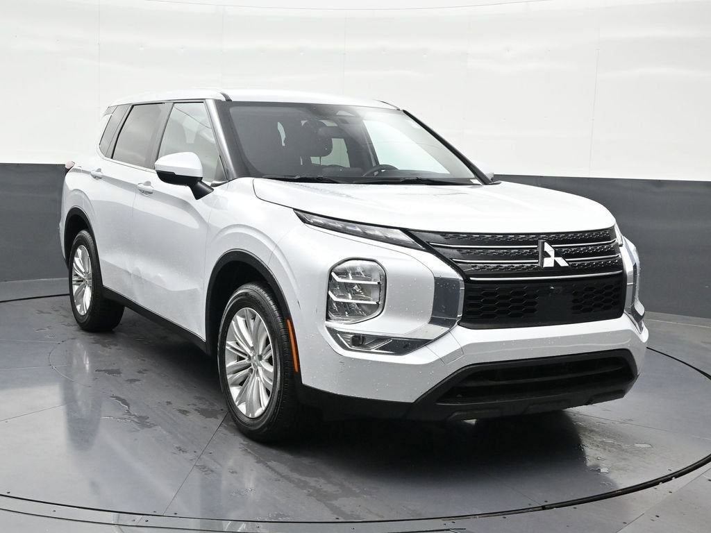 2024 Mitsubishi Outlander ES