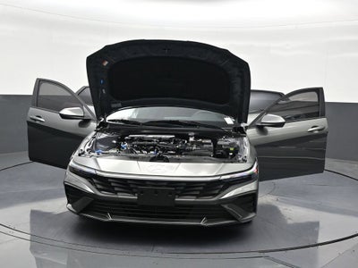 2025 Hyundai Elantra SE