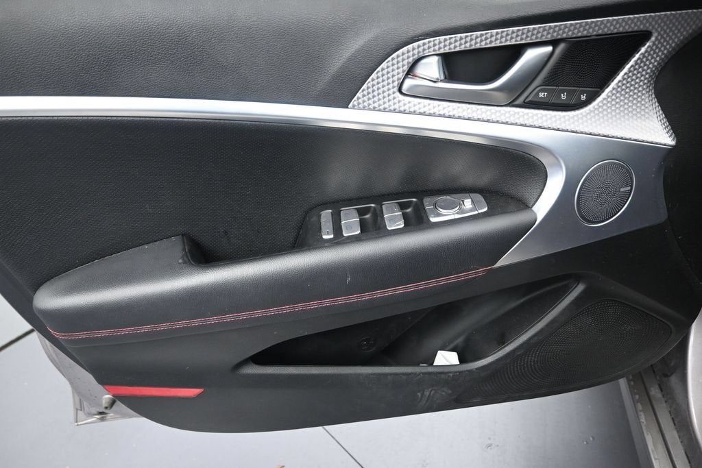 2023 Genesis G70 2.0T RWD