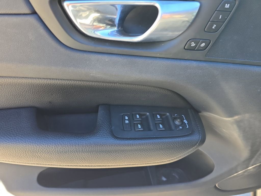 2019 Volvo XC60 Momentum