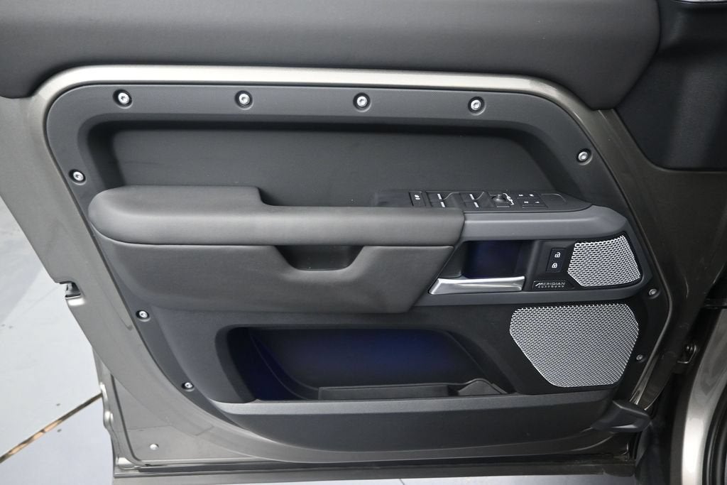 2024 Land Rover Defender X-Dynamic SE