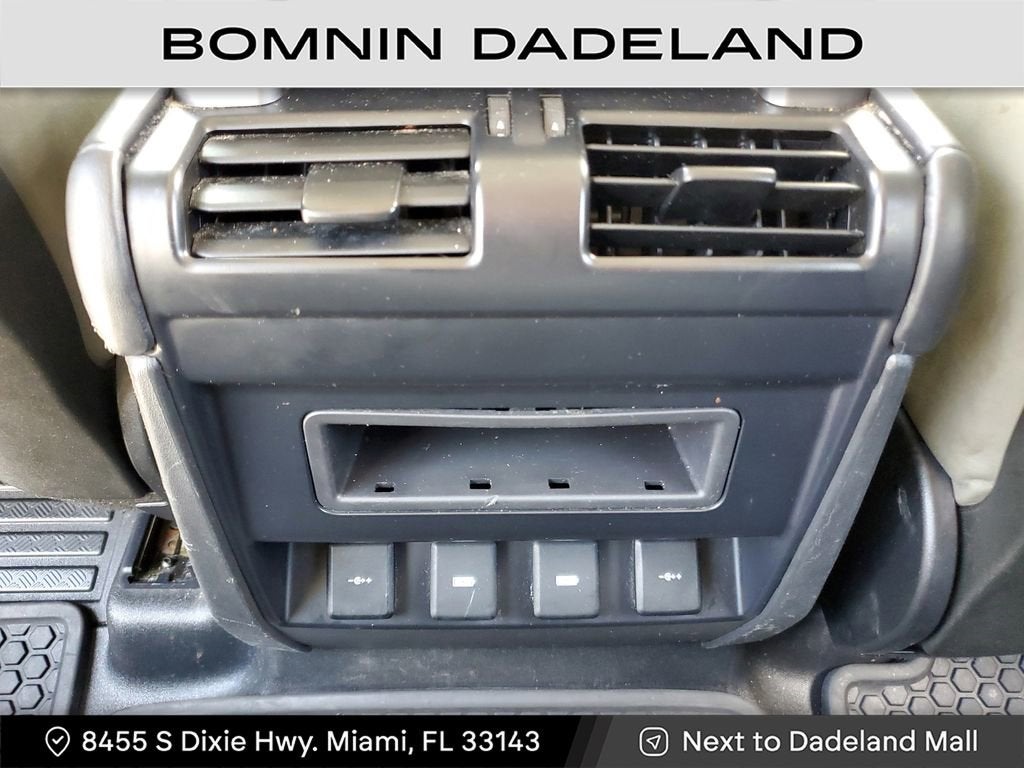 2020 Land Rover Defender SE