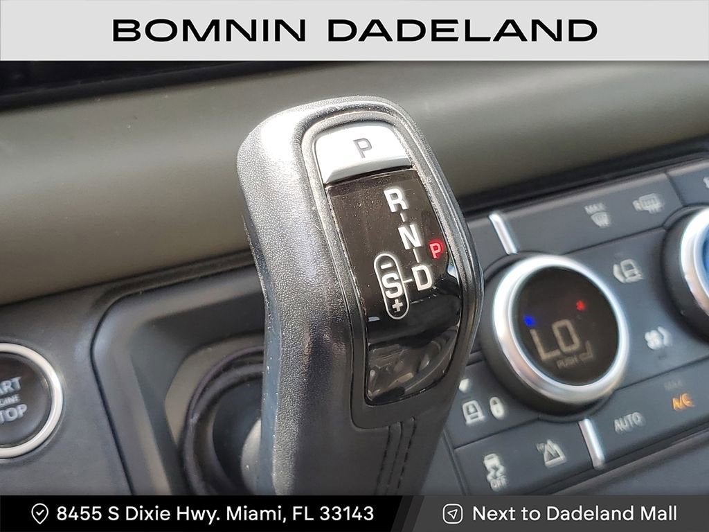 2020 Land Rover Defender SE