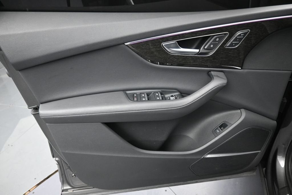 2023 Audi Q7 Premium Plus