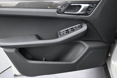 2023 Porsche Macan T