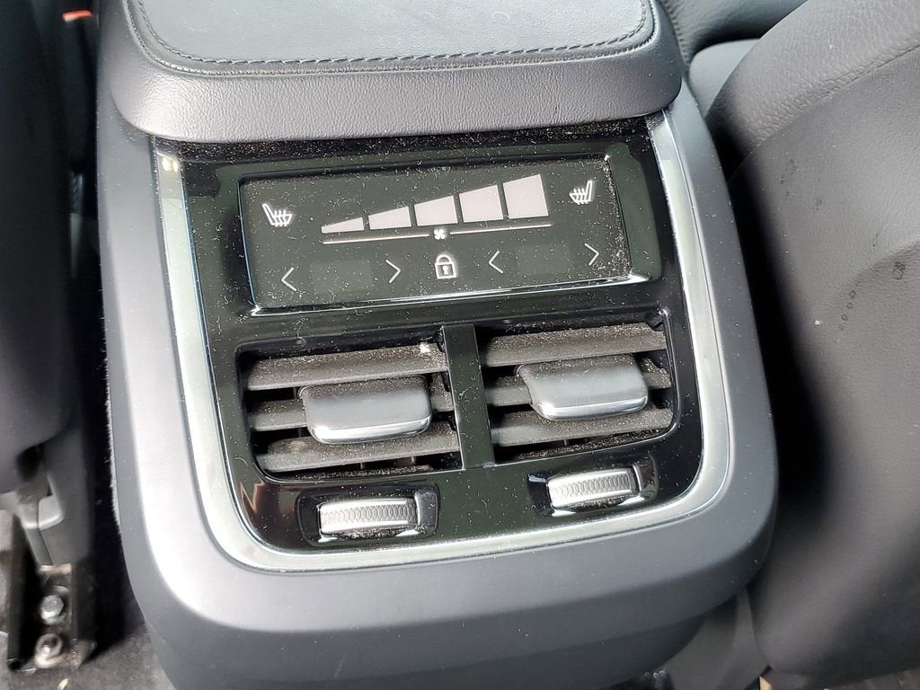 2024 Volvo XC90 Plus Bright Theme