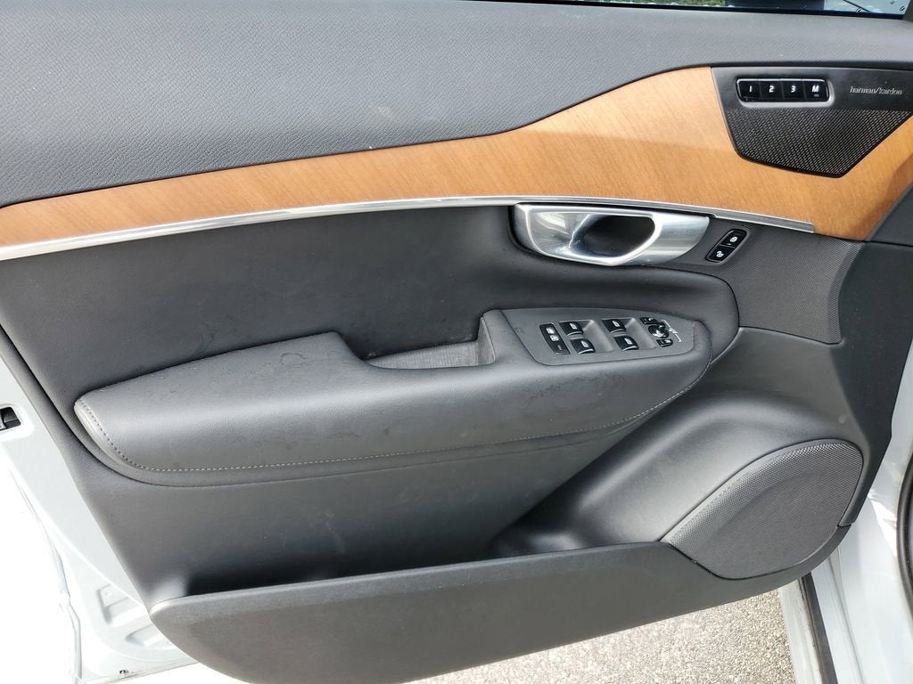 2024 Volvo XC90 Plus Bright Theme