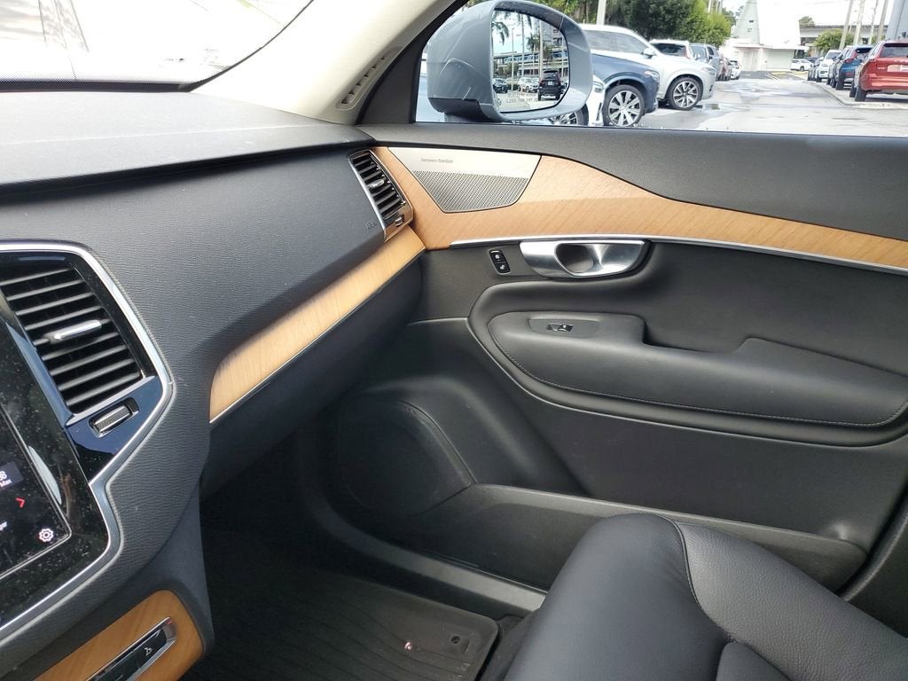 2024 Volvo XC90 Plus Bright Theme