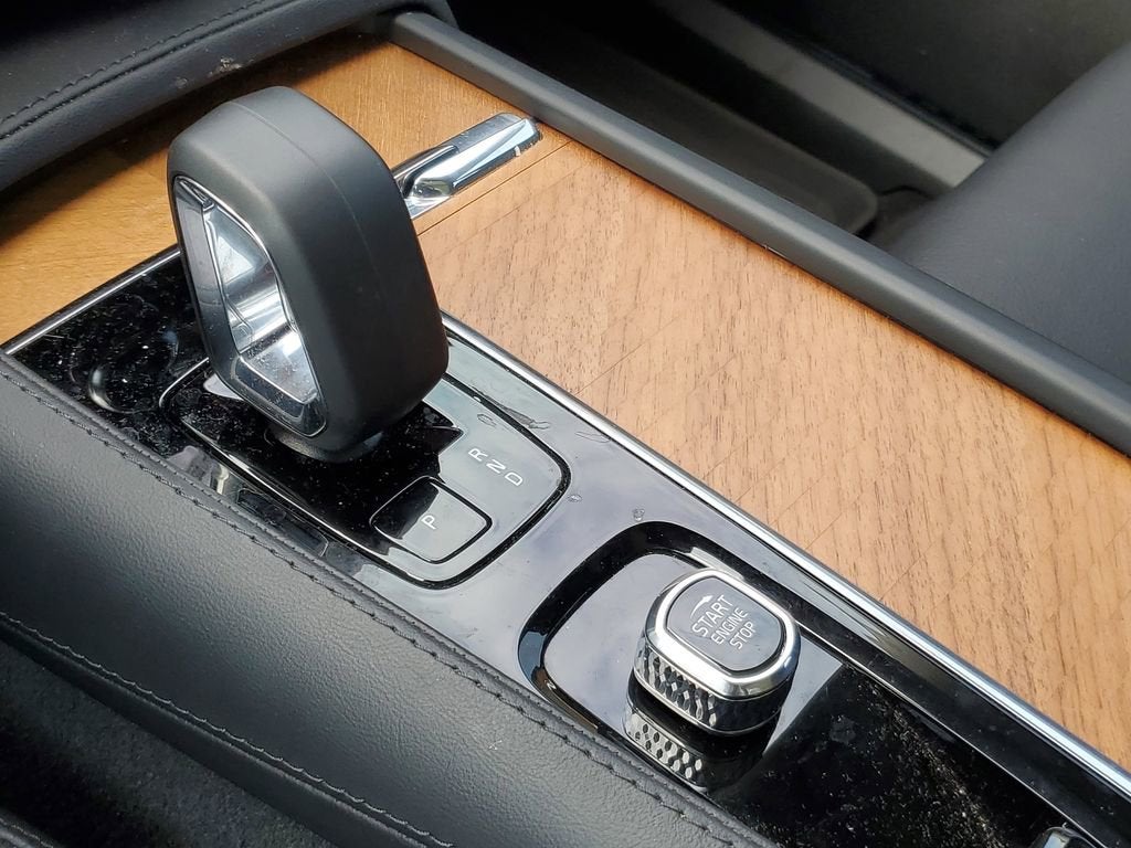 2024 Volvo XC90 Plus Bright Theme