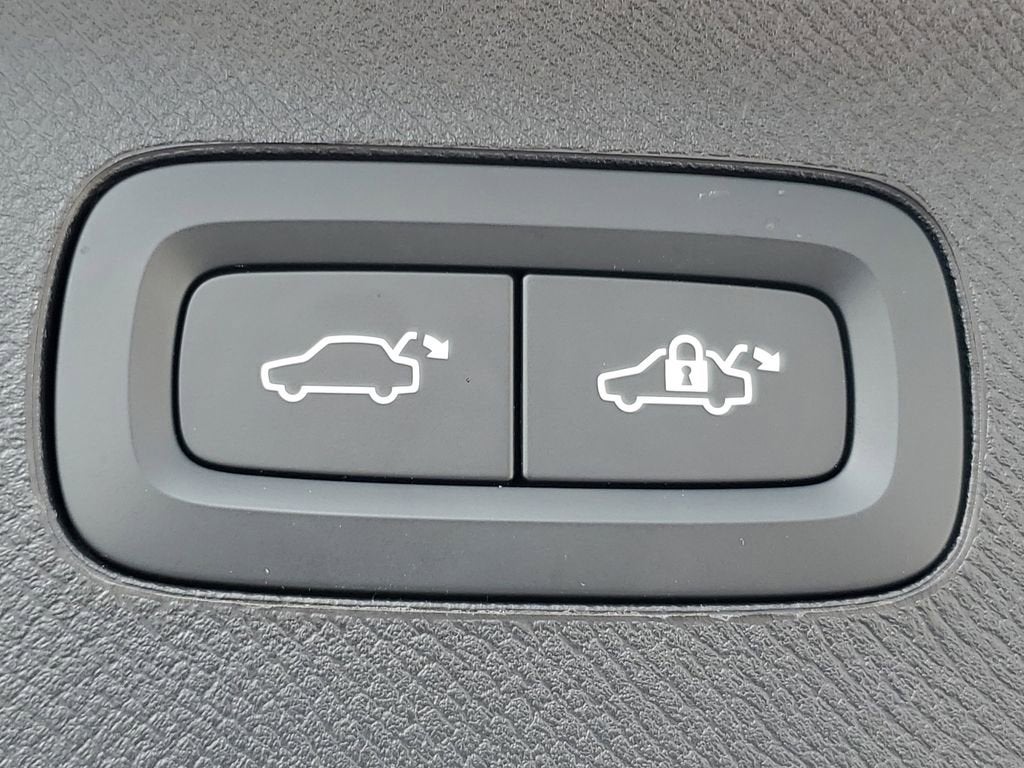 2024 Volvo XC90 Plus Bright Theme