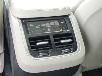 2024 Volvo XC90 Plus Bright Theme