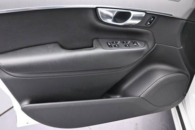 2022 Volvo XC90 Momentum