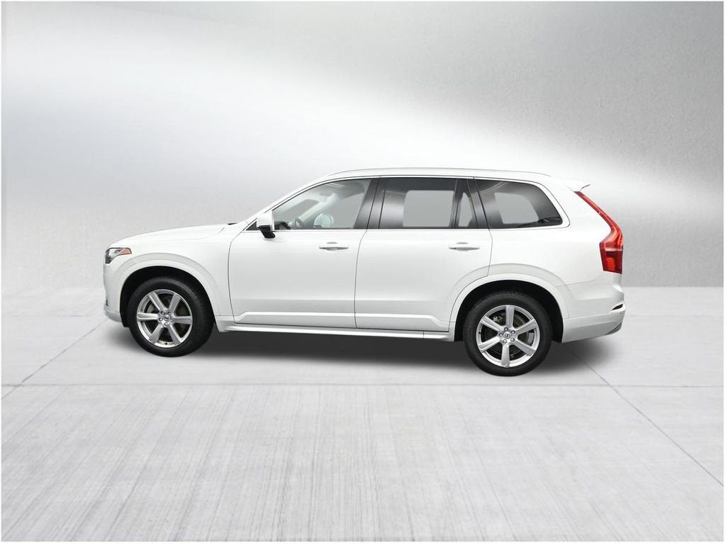 2022 Volvo XC90 Momentum