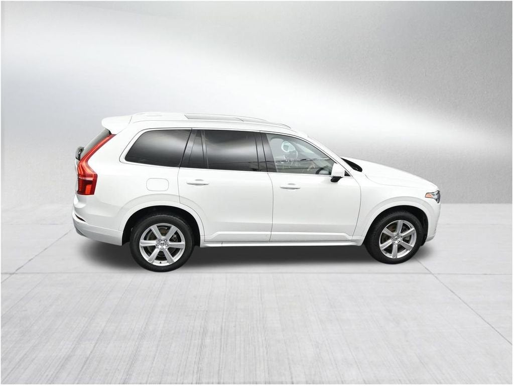 2022 Volvo XC90 Momentum