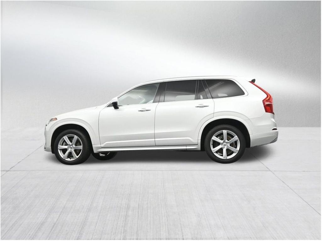 2022 Volvo XC90 Momentum