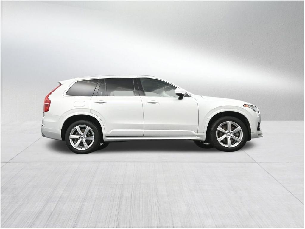 2022 Volvo XC90 Momentum