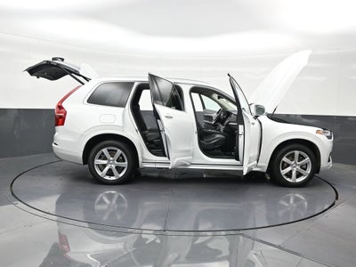 2022 Volvo XC90 Momentum