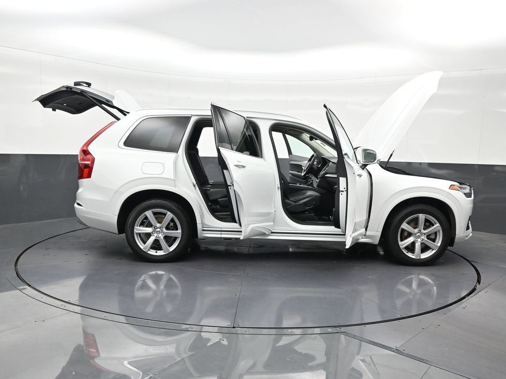 2022 Volvo XC90 Momentum