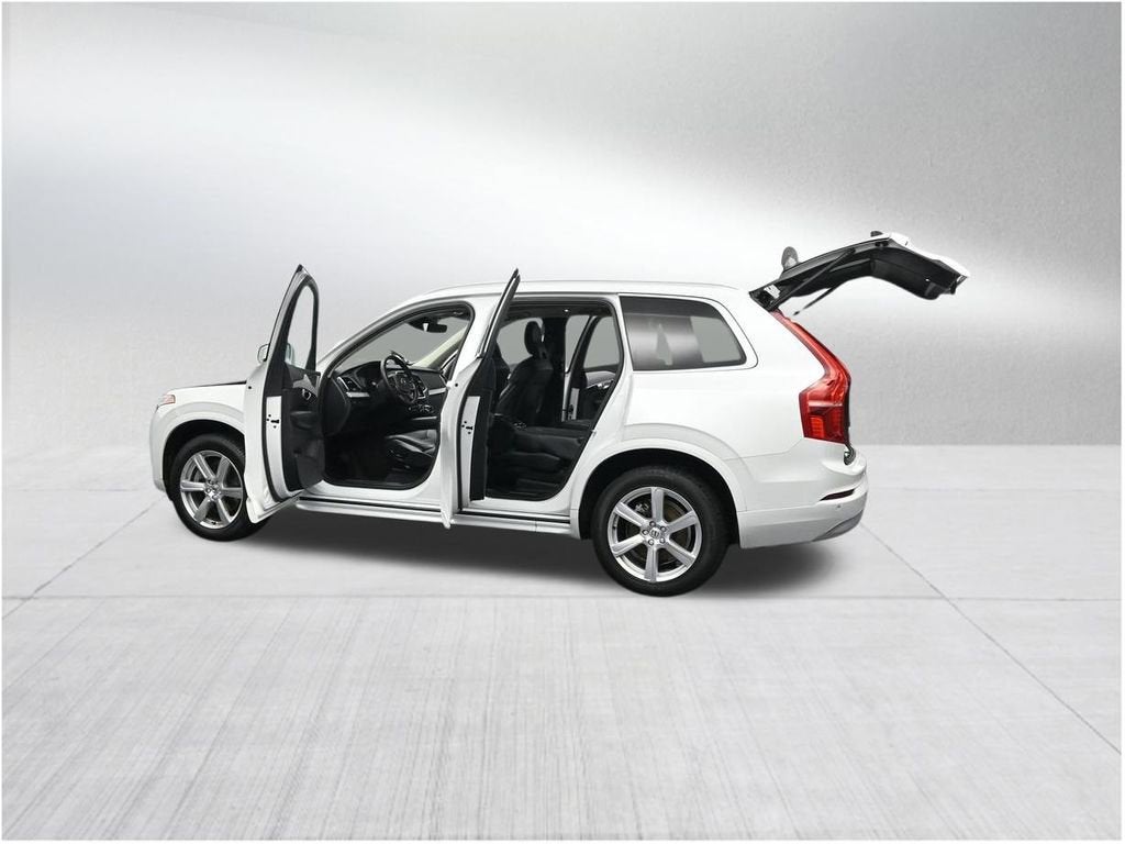 2022 Volvo XC90 Momentum