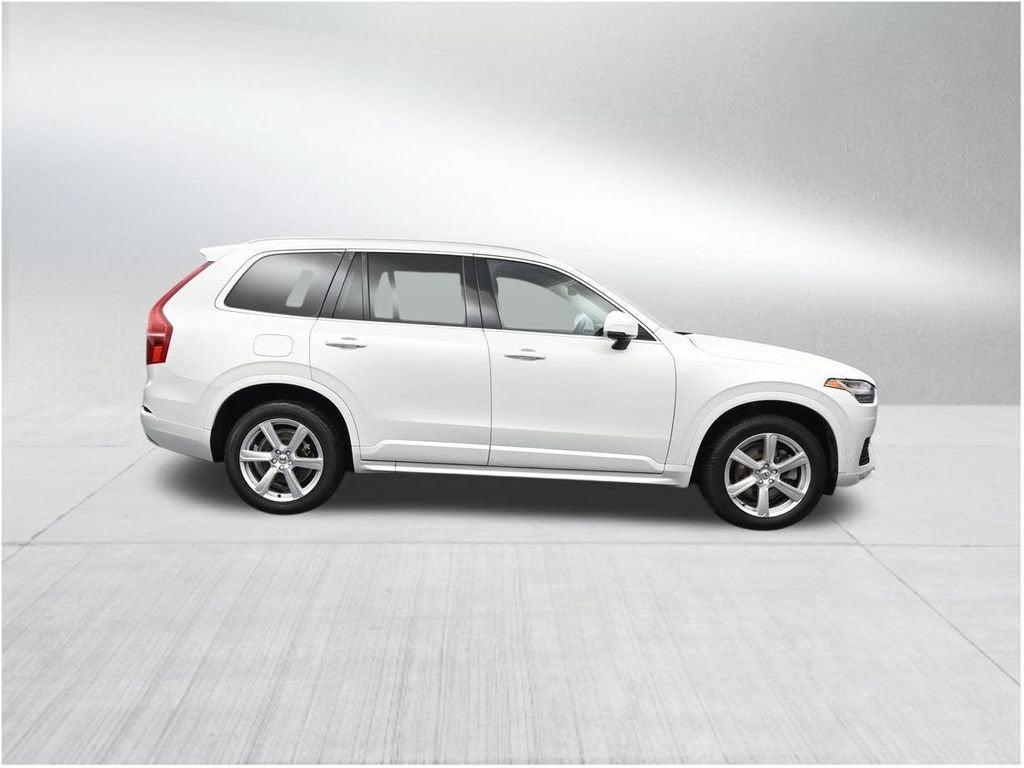 2022 Volvo XC90 Momentum