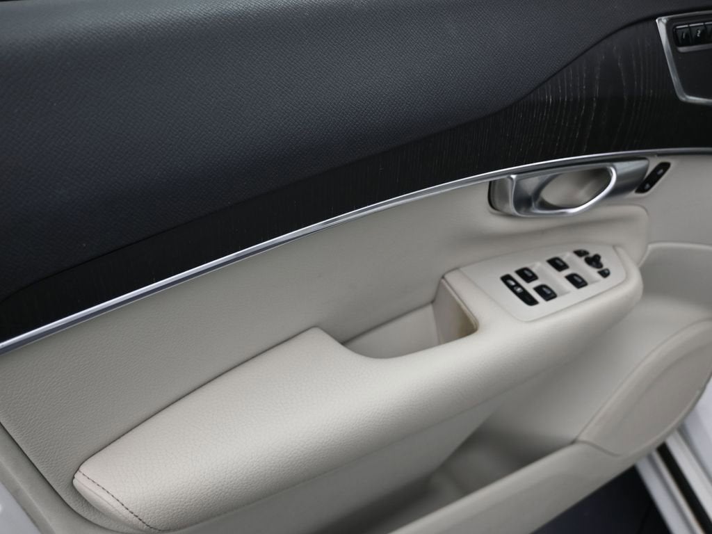 2020 Volvo XC90 Momentum