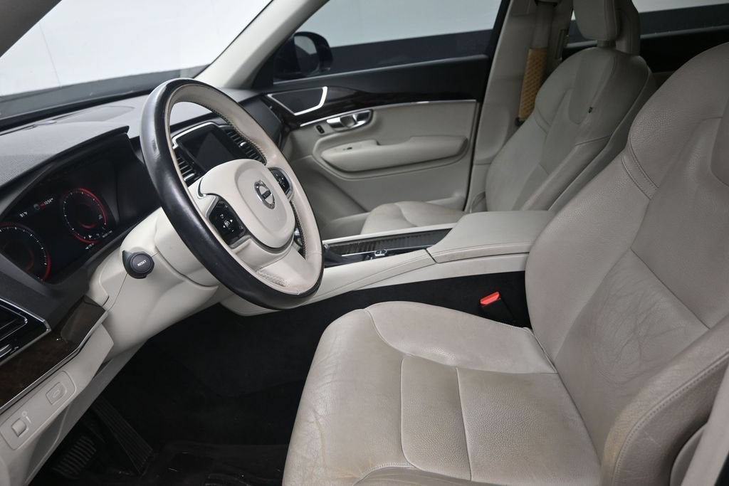 2017 Volvo XC90 Momentum