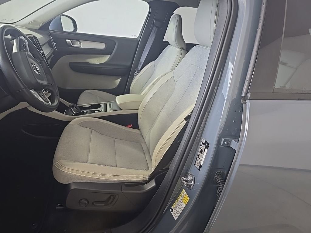 2020 Volvo XC40 Momentum