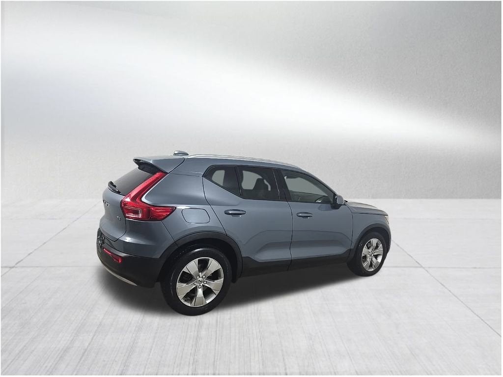 2020 Volvo XC40 Momentum