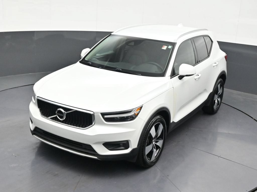 2021 Volvo XC40 Momentum