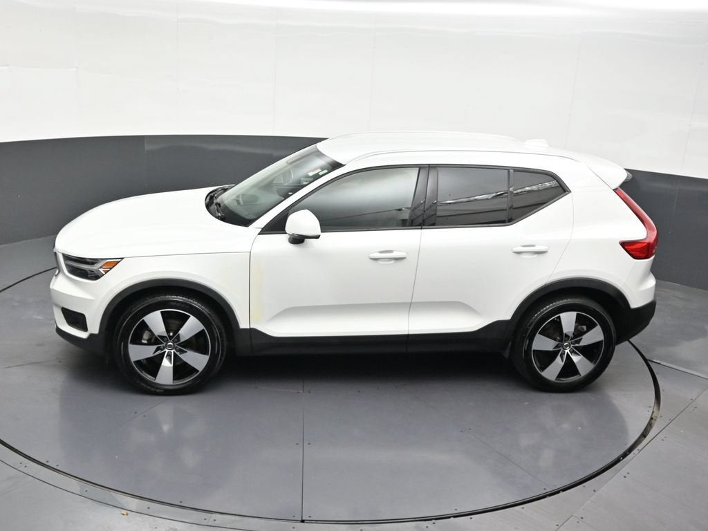 2021 Volvo XC40 Momentum