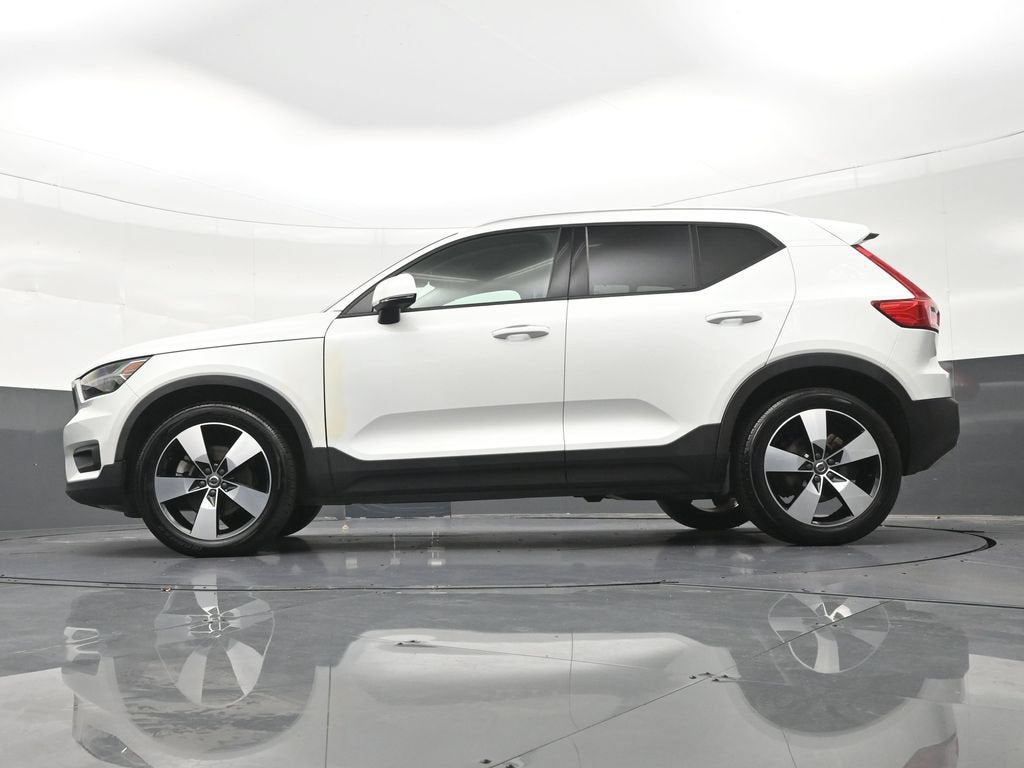 2021 Volvo XC40 Momentum