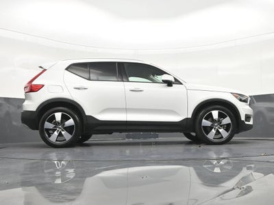 2021 Volvo XC40 Momentum