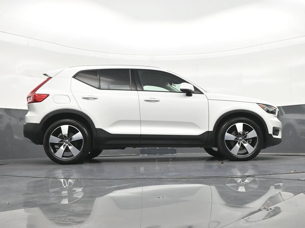 2021 Volvo XC40 Momentum