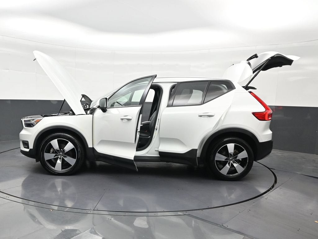 2021 Volvo XC40 Momentum