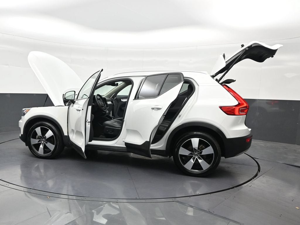 2021 Volvo XC40 Momentum