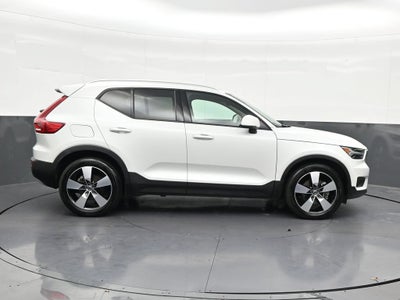 2021 Volvo XC40 Momentum