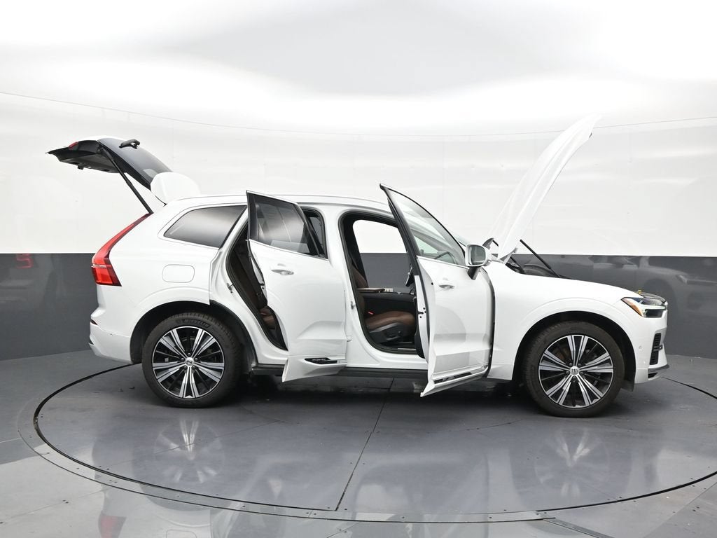 2023 Volvo XC60 Recharge Plug-In Hybrid T8 Plus Bright Theme