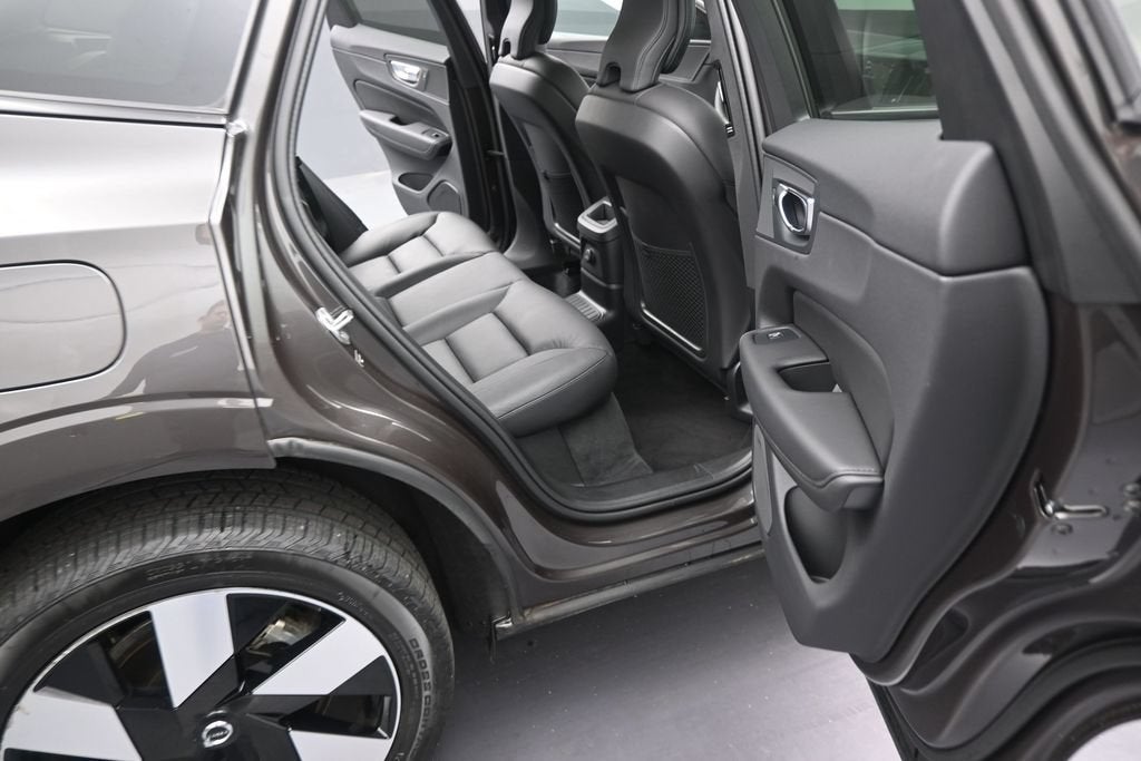 2024 Volvo XC60 Recharge Plug-In Hybrid T8 Plus Dark Theme
