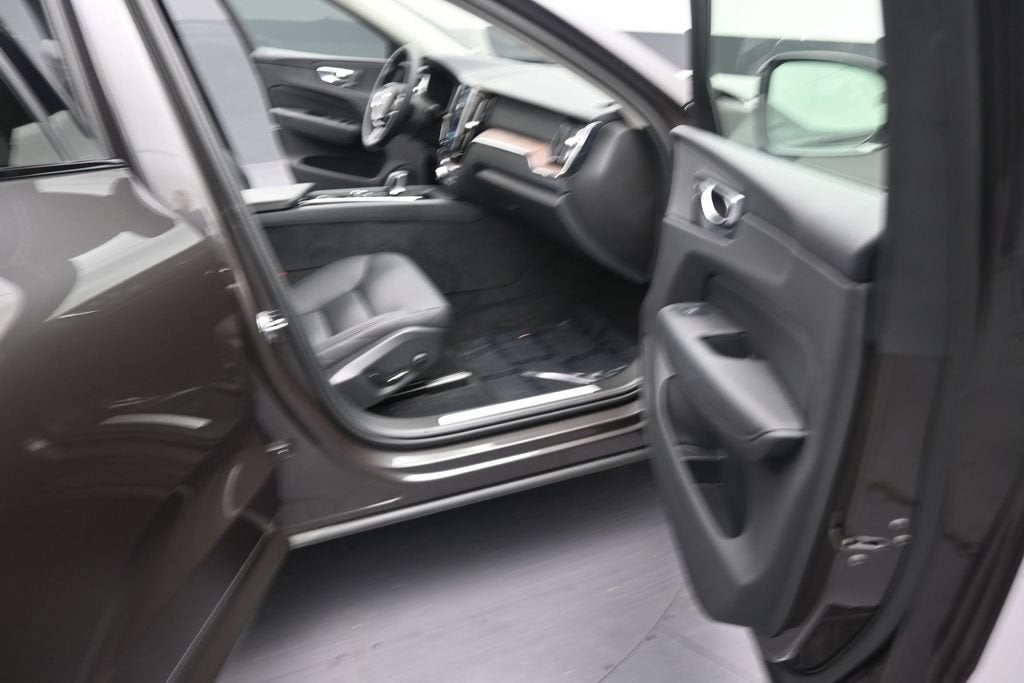 2024 Volvo XC60 Recharge Plug-In Hybrid T8 Plus Dark Theme