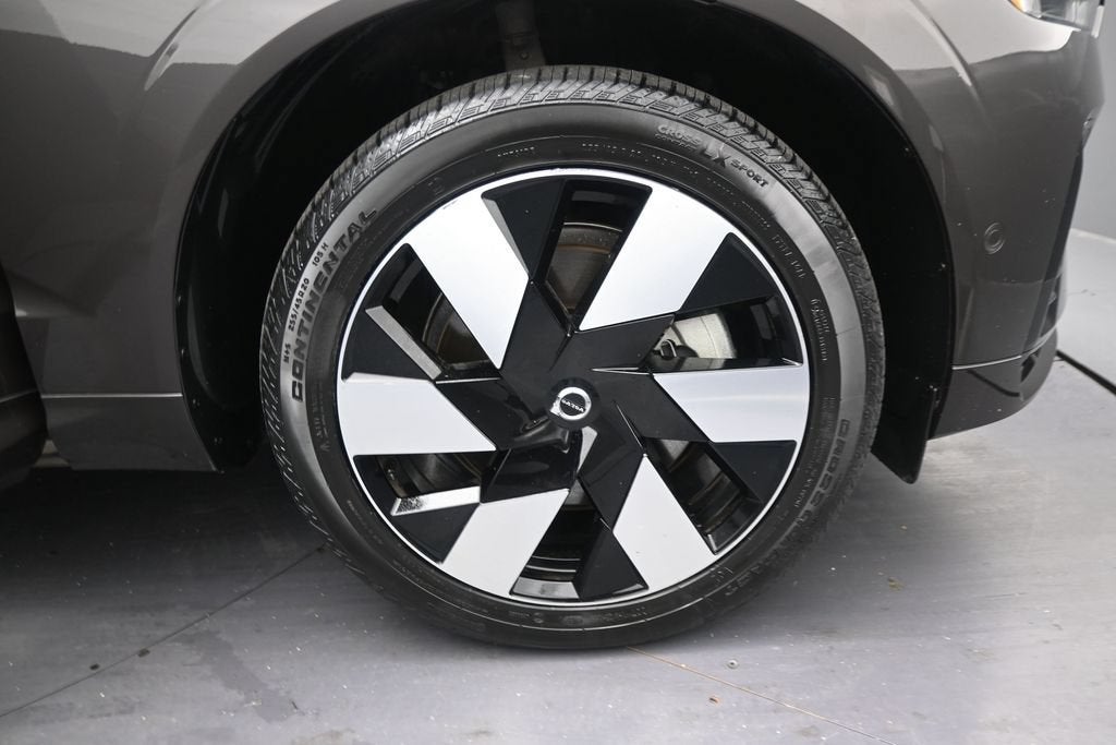 2024 Volvo XC60 Recharge Plug-In Hybrid T8 Plus Dark Theme