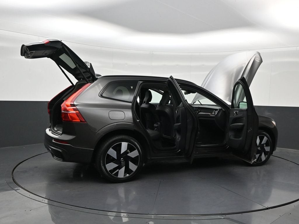2024 Volvo XC60 Recharge Plug-In Hybrid T8 Plus Dark Theme