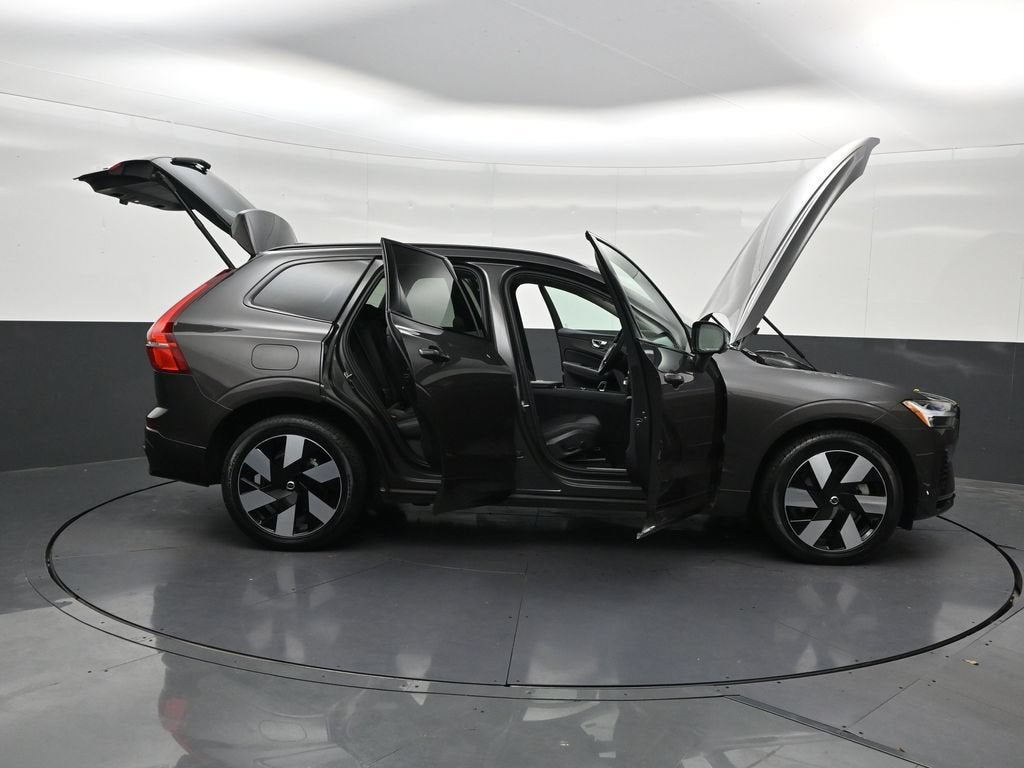 2024 Volvo XC60 Recharge Plug-In Hybrid T8 Plus Dark Theme
